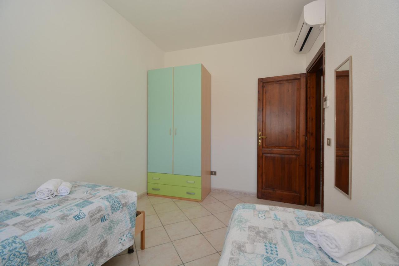 Appartamenti Corallo San Teodoro  Exteriör bild