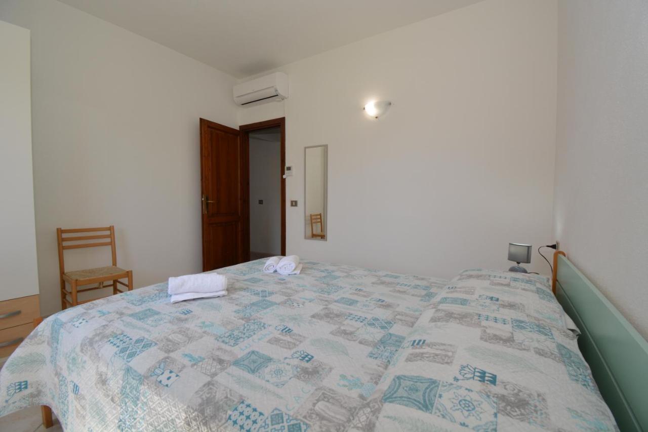 Appartamenti Corallo San Teodoro  Exteriör bild