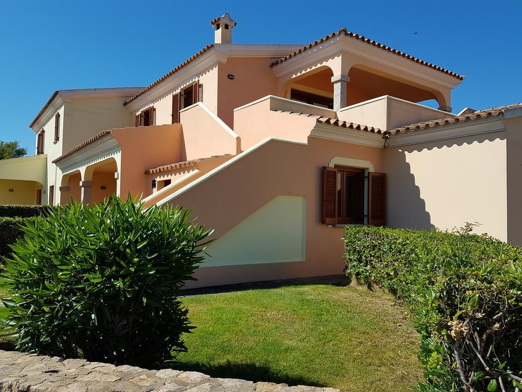 Appartamenti Corallo San Teodoro  Exteriör bild